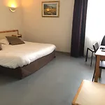 Hotel-restaurant Le Calice Du Gevaudan - A75 酒店