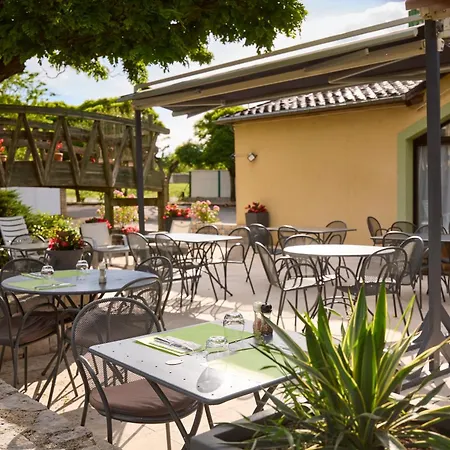 Hotel-Restaurant Le Calice Du Gevaudan - A75 Hotel