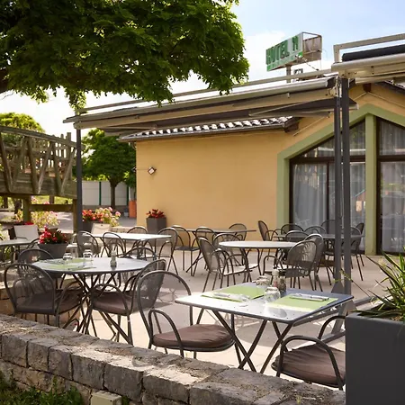 Hotel-Restaurant Le Calice Du Gevaudan - A75 Hotel 3*