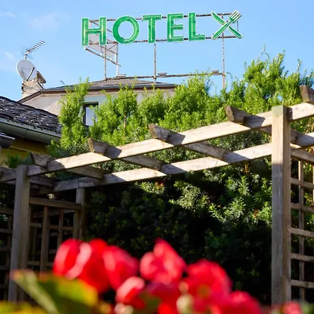 Hôtel-restaurant Le Calice Du Gevaudan - A75 Hotel