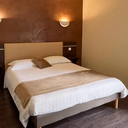 Hôtel-restaurant Le Calice Du Gevaudan - A75 Hotel Banassac
