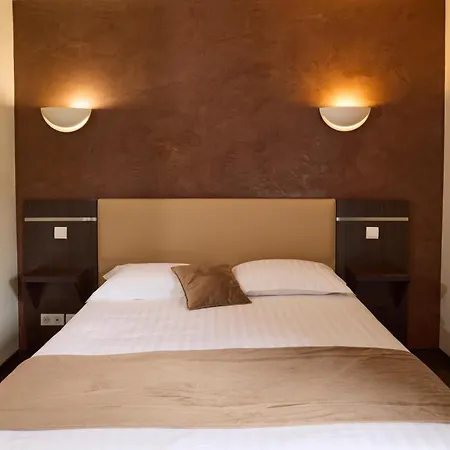 ホテル Hotel-restaurant Le Calice Du Gevaudan - A75 3*