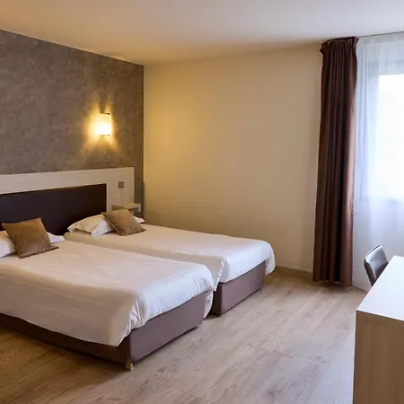 Hôtel-restaurant Le Calice Du Gevaudan - A75 Hotel Banassac