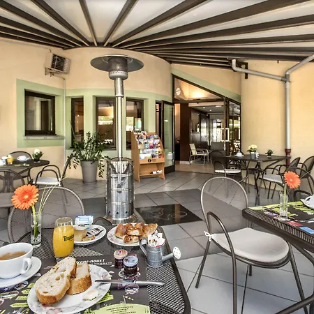 Hôtel-restaurant Le Calice Du Gevaudan - A75 Hotel Banassac