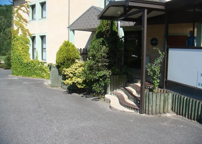 Hotel Hôtel-restaurant Le Calice Du Gevaudan - A75