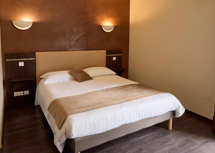 Hôtel-restaurant Le Calice Du Gevaudan - A75 Hotel Banassac