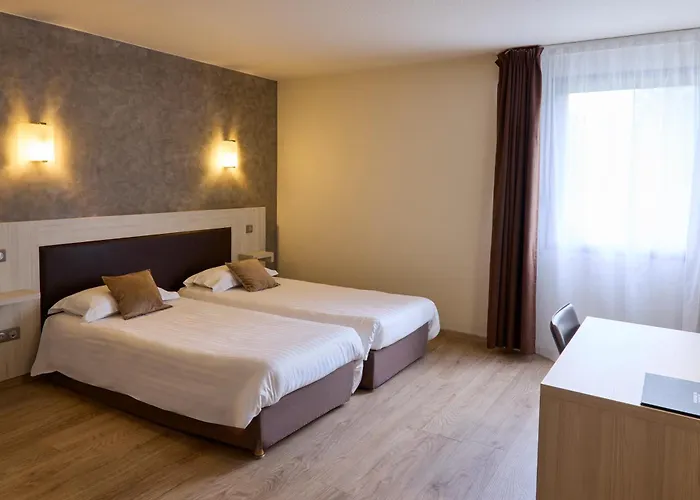 Hotel-restaurant Le Calice Du Gevaudan - A75 ホテル バナサック