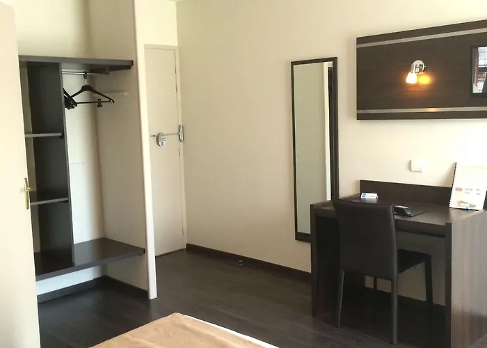 Hotel-restaurant Le Calice Du Gevaudan - A75 バナサック