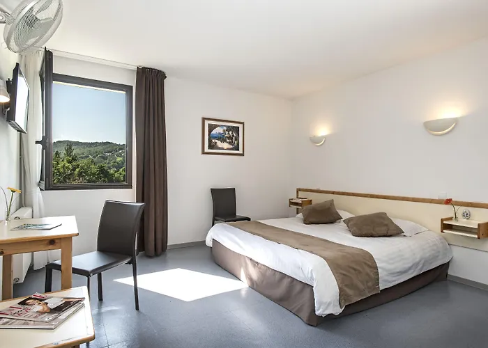 Hotel-restaurant Le Calice Du Gevaudan - A75 ホテル