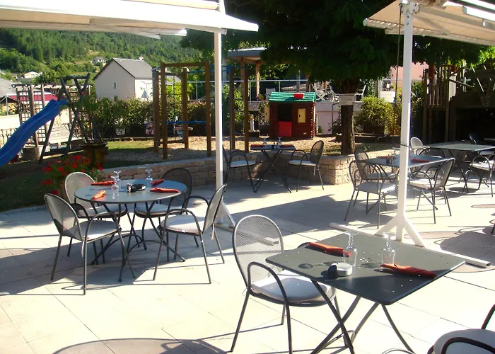 Hotel-restaurant Le Calice Du Gevaudan - A75 ホテル 3*